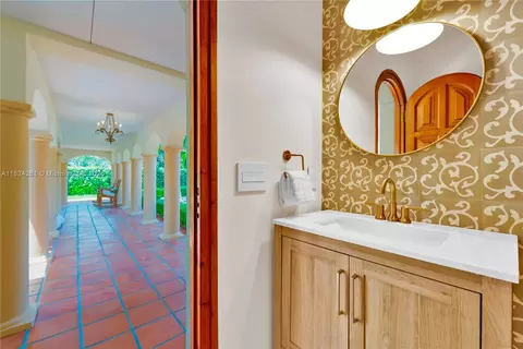 Entry Way - 111 Aledo Ave, Coral Gables, FL 33134 photo 4 of 5