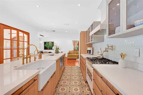Kitchen - 111 Aledo Ave, Coral Gables, FL 33134 photo 5 of 8