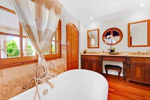 Bath - 111 Aledo Ave, Coral Gables, FL 33134 photo 10 of 11
