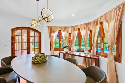 Dining - 111 Aledo Ave, Coral Gables, FL 33134 photo 4 of 6