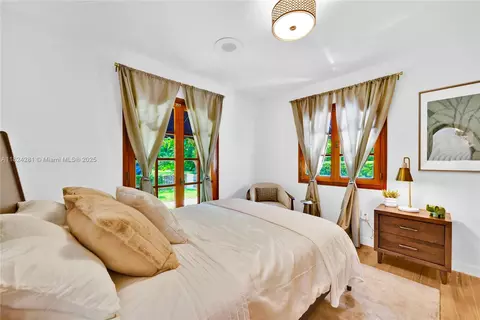 Bedroom - 111 Aledo Ave, Coral Gables, FL 33134 photo 5 of 13