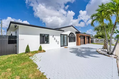 Exterior - 4660 W 8th Pl, Hialeah, FL 33012 photo 2 of 7