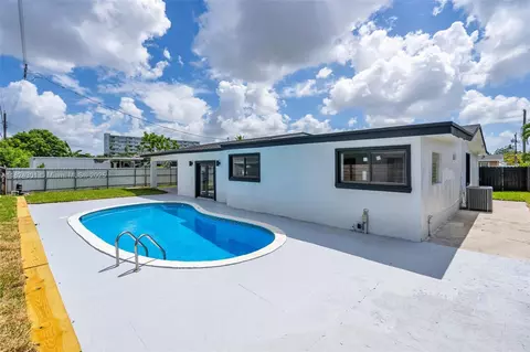 Exterior - 4660 W 8th Pl, Hialeah, FL 33012 photo 6 of 7