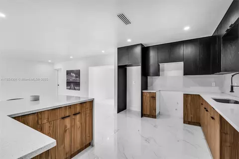 Kitchen - 4660 W 8th Pl, Hialeah, FL 33012 photo 2 of 3