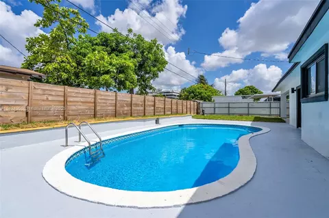 Exterior - 4660 W 8th Pl, Hialeah, FL 33012 photo 5 of 7