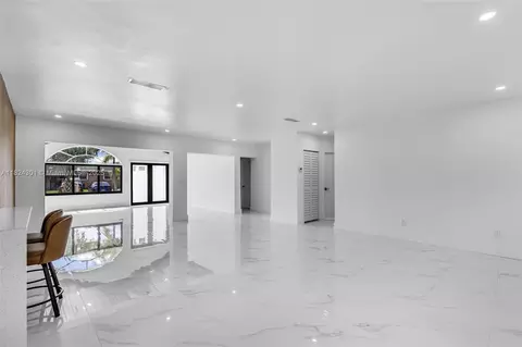 Living - 4660 W 8th Pl, Hialeah, FL 33012 photo 5 of 7