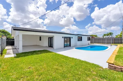 Exterior - 4660 W 8th Pl, Hialeah, FL 33012 photo 4 of 7