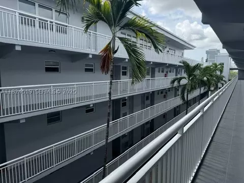 215 SE 3rd Ave #307B, Hallandale Beach, FL 33009