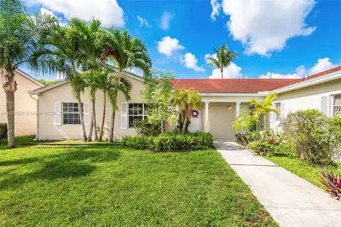 806 NE 214th Ln #806-03, Miami, FL 33179