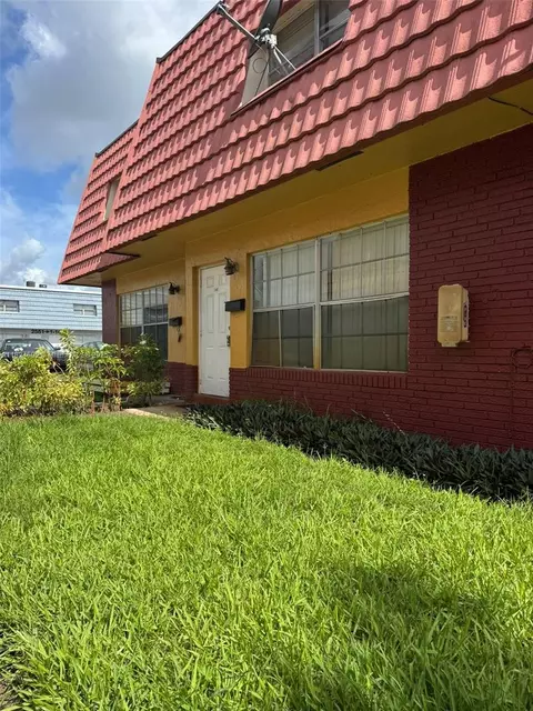 2562 NW 52nd Ave #B18, Lauderhill, FL 33313