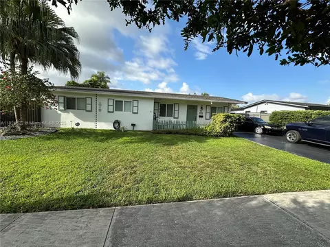 8530 NW 177th St, Hialeah, FL 33015