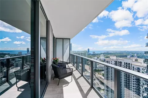 45 SW 9th St #4007, Miami, FL 33130