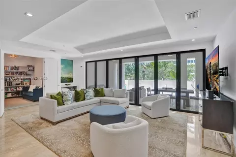 718 Valencia Ave #204, Coral Gables, FL 33134