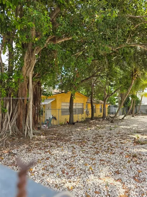 1284 NW 29th Ter, Miami, FL 33142