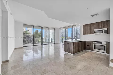 68 SE 6th St #712, Miami, FL 33131