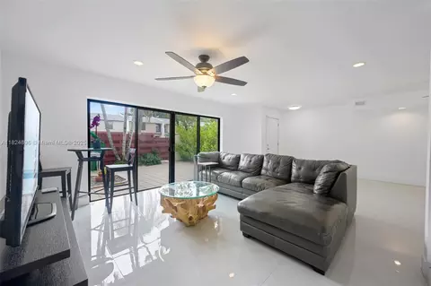 3896 Meadow Ln #245, Hollywood, FL 33021