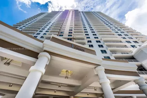 801 Brickell Key Blvd #807, Miami, FL 33131