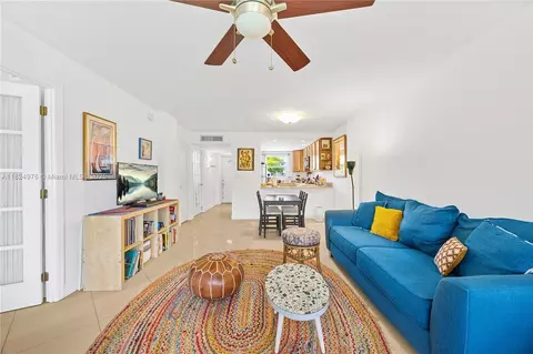 114 Royal Park Dr #2B, Oakland Park, FL 33309