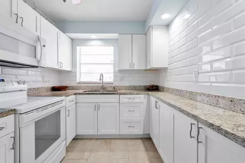 1200 Tallwood Ave #109, Hollywood, FL 33021