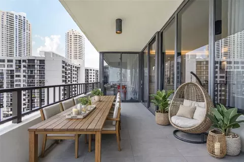 520 Brickell Key Dr #A1421, Miami, FL 33131