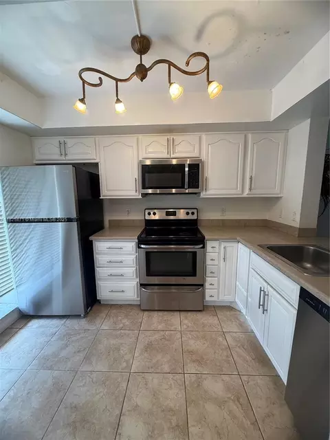 2371 SW 15th St #101, Deerfield Beach, FL 33442