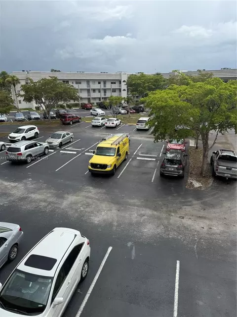 8345 Sunrise Lakes Blvd #312, Sunrise, FL 33322