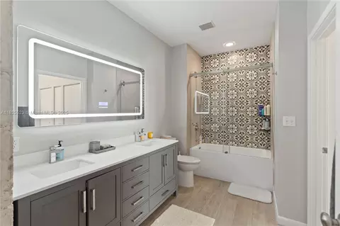 Bath - 2001 Biscayne Blvd #2201, Miami, FL 33137 photo 1 of 2