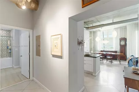 Entry Way - 2001 Biscayne Blvd #2201, Miami, FL 33137 photo 2 of 4