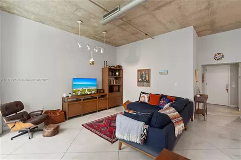 Living - 2001 Biscayne Blvd #2201, Miami, FL 33137 photo 2 of 4