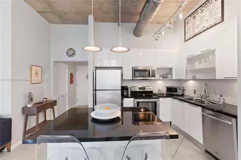 Kitchen - 2001 Biscayne Blvd #2201, Miami, FL 33137 photo 4 of 4