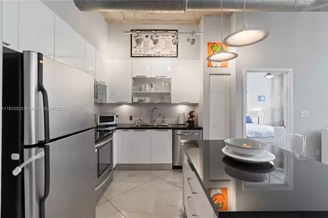 Kitchen - 2001 Biscayne Blvd #2201, Miami, FL 33137 photo 3 of 4