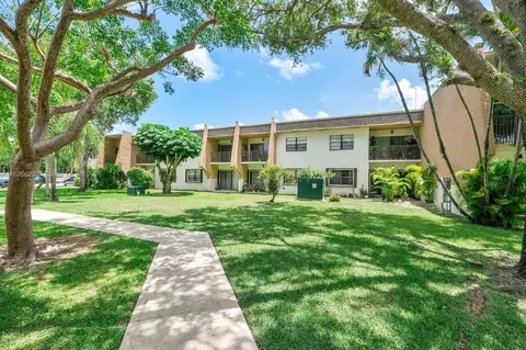 8261 SW 128th St #215, Pinecrest, FL 33156
