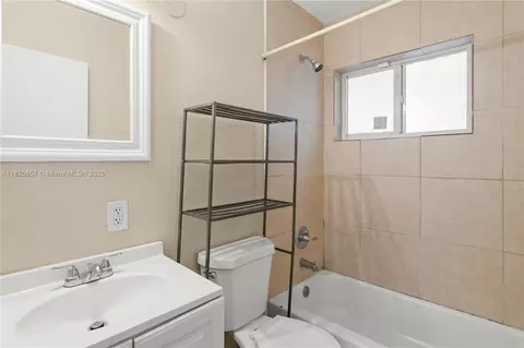 Bath - 538 NW 18th Ave, Fort Lauderdale, FL 33311 photo 1 of 1