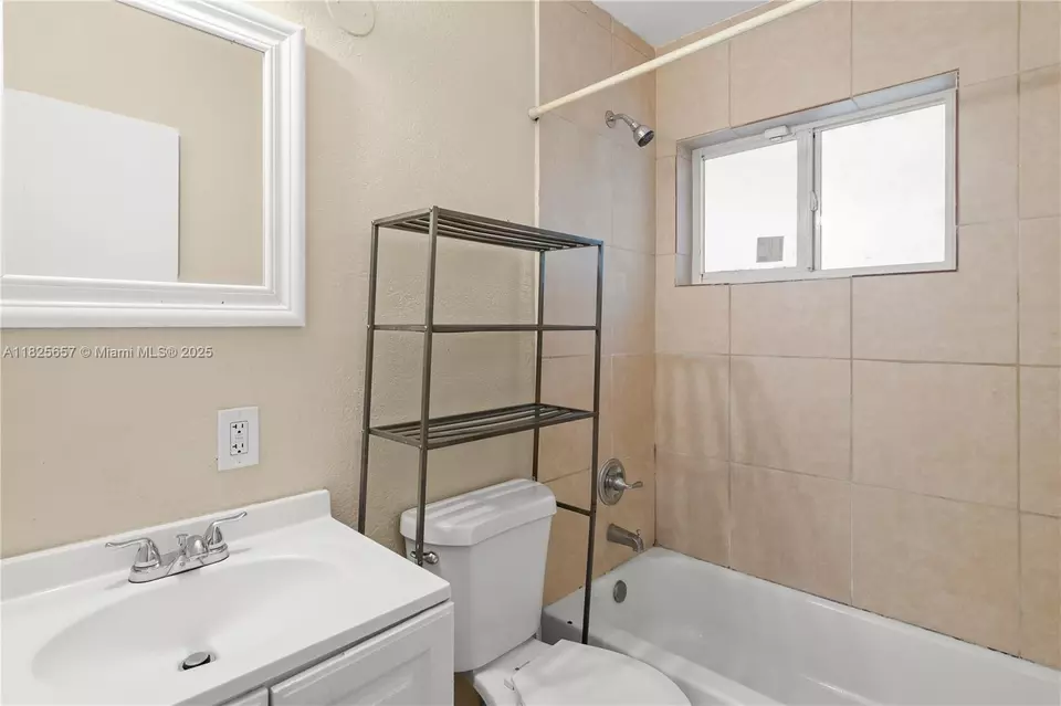 Bath - 538 NW 18th Ave, Fort Lauderdale, FL 33311 photo 1 of 1