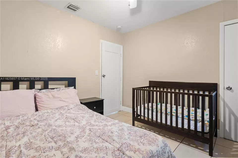 Bedroom - 538 NW 18th Ave, Fort Lauderdale, FL 33311 photo 2 of 4