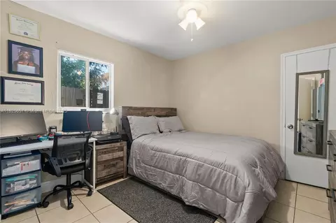 Bedroom - 538 NW 18th Ave, Fort Lauderdale, FL 33311 photo 1 of 4