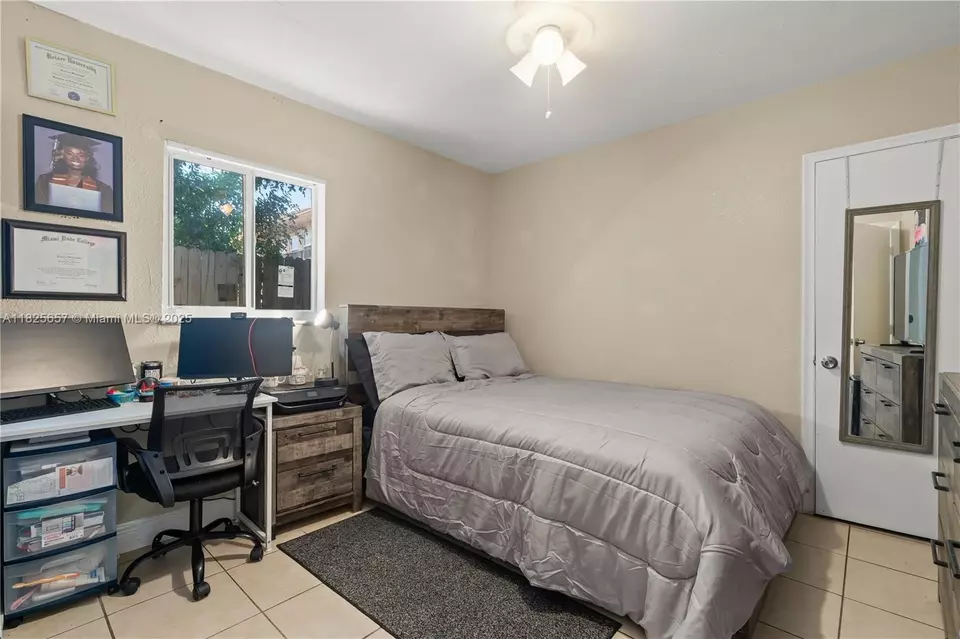 Bedroom - 538 NW 18th Ave, Fort Lauderdale, FL 33311 photo 1 of 4