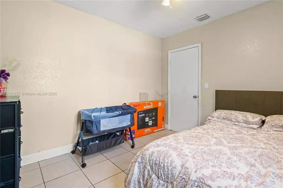 Bedroom - 538 NW 18th Ave, Fort Lauderdale, FL 33311 photo 3 of 4