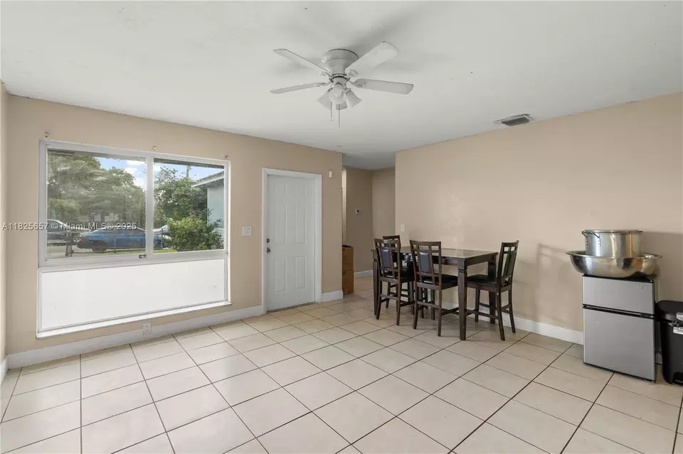 Living - 538 NW 18th Ave, Fort Lauderdale, FL 33311 photo 1 of 2