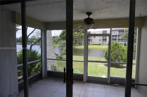 9420 Poinciana Pl #115, Davie, FL 33324