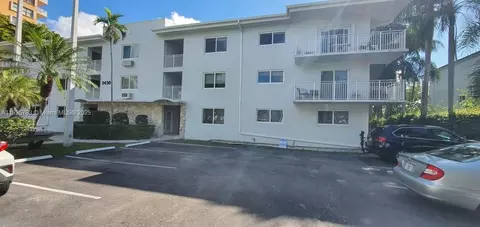 2430 NE 135th St #304, North Miami, FL 33181
