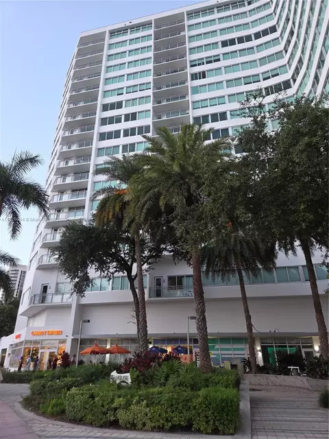 7135 Collins Ave #424, Miami Beach, FL 33141