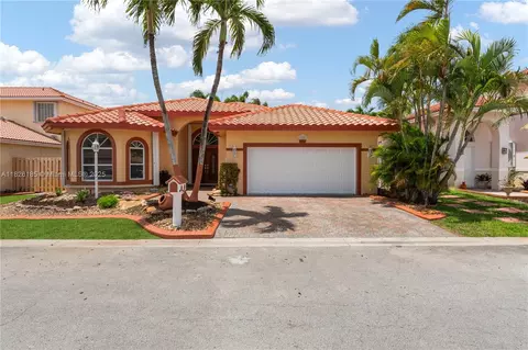 11581 SW 10th Ct, Pembroke Pines, FL 33025