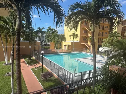 1900 W 54th St #113, Hialeah, FL 33012