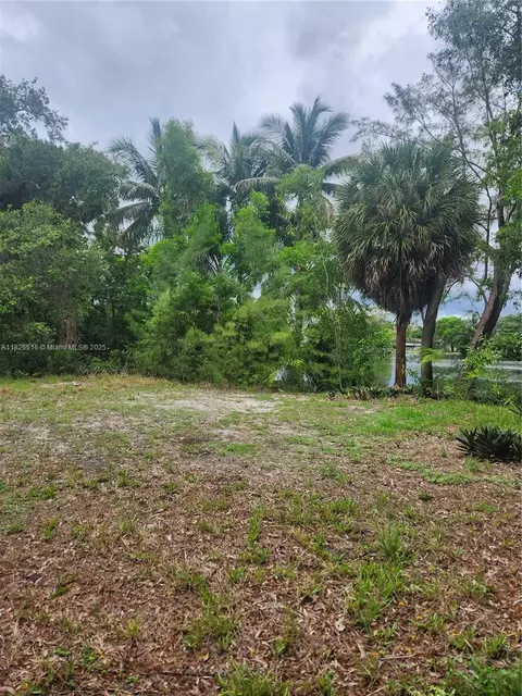14 NW Dr Nw Dr, Miami, FL 33167