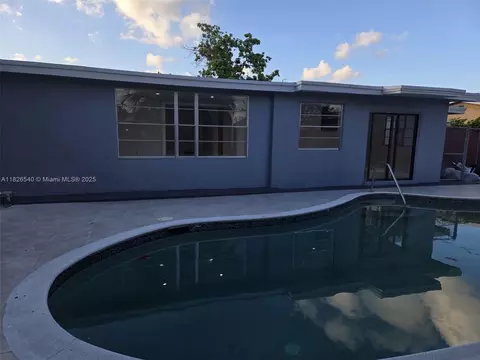 Exterior - 954 W 72nd Pl, Hialeah, FL 33014 photo 2 of 3