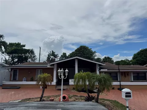 5372 W 9th Ave, Hialeah, FL 33012 photo 2
