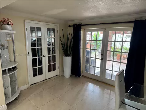 5372 W 9th Ave, Hialeah, FL 33012 photo 8