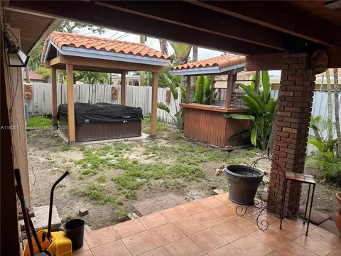 5372 W 9th Ave, Hialeah, FL 33012 photo 9