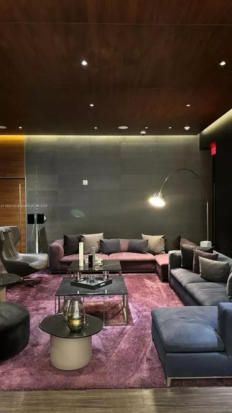 68 SE 6th St #2804, Miami, FL 33131